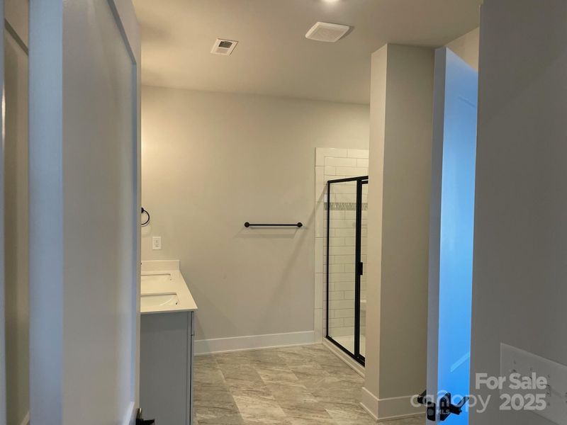 Spacious, unfurnished interior of a new home in Kerns Ridge, Salisbury (Image 15).