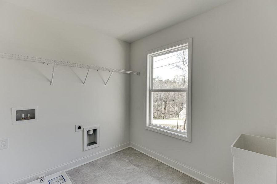 Spacious, unfurnished interior of a new home in , Commerce (Image 19).