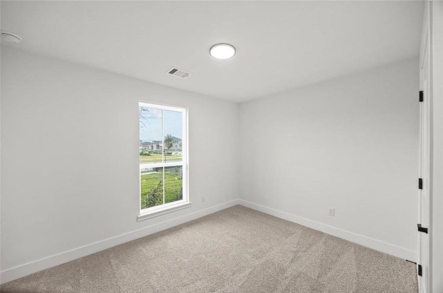 Spacious, unfurnished interior of a new home in River Ranch Trails, Dayton (Image 9).