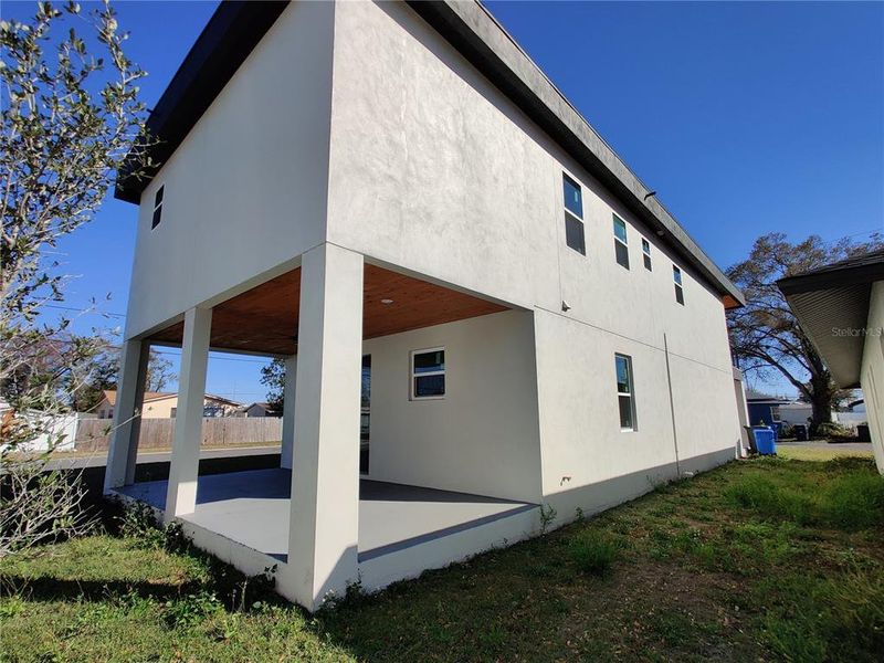 Exterior details and patio area of a home in , Tampa (Image 25).