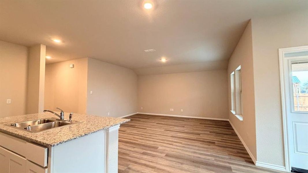 Spacious, unfurnished interior of a new home in Meadowbrook Estates, Cleburne (Image 7).