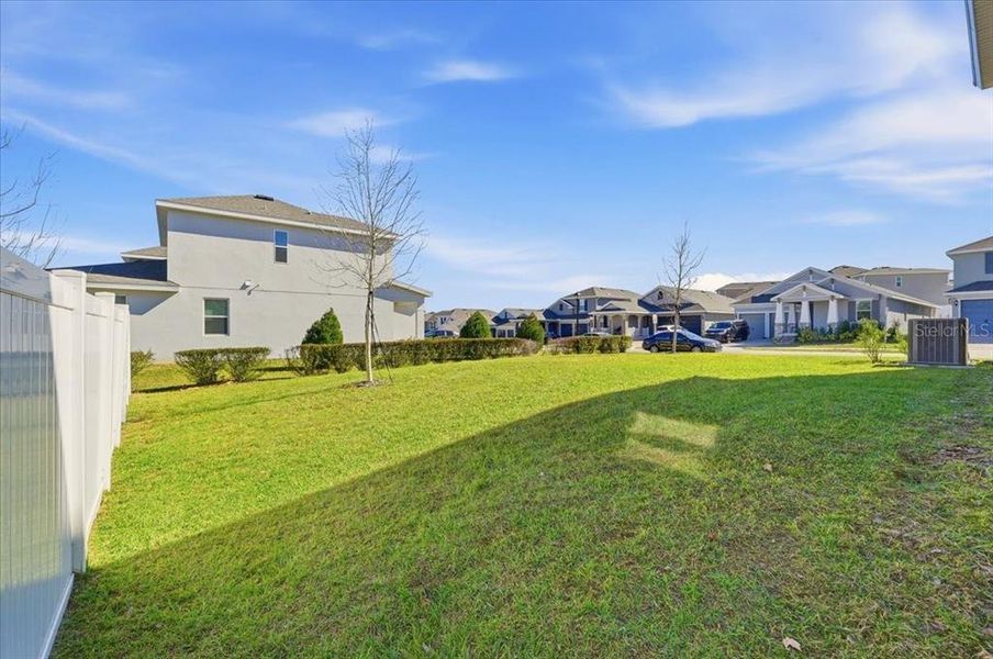 Exterior details and patio area of a home in Hills of Minneola, Minneola (Image 34).
