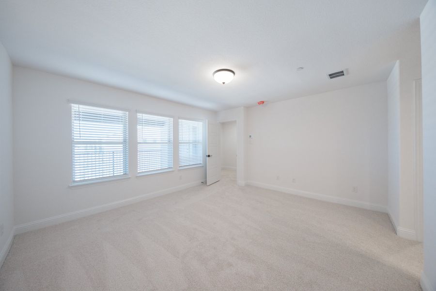 Spacious, unfurnished interior of a new home in Bayside, Rowlett (Image 22).