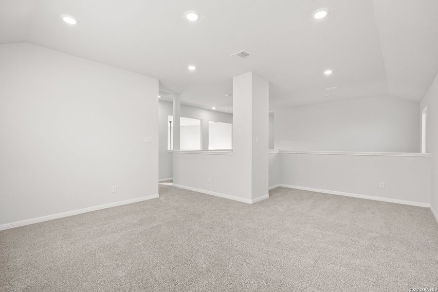Spacious, unfurnished interior of a new home in Cinco Lakes, San Antonio (Image 16).