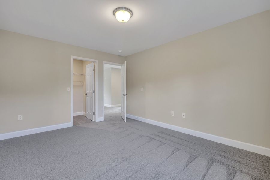 Spacious, unfurnished interior of a new home in Wexford, Richmond Hill (Image 28).