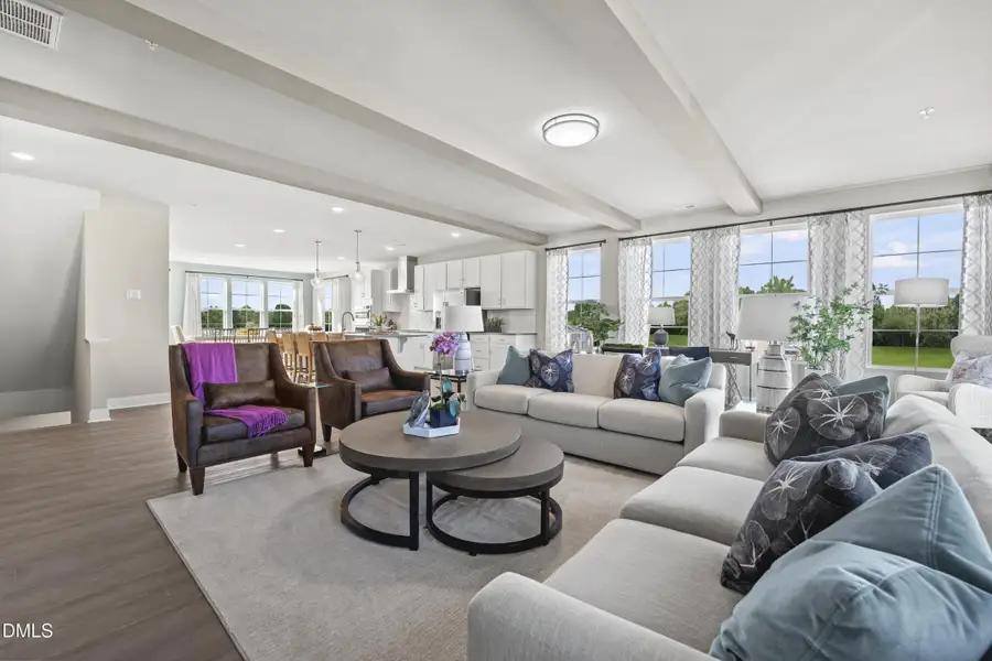 P_RAL_AXS_Julianne_INT_FAM_1 (1)