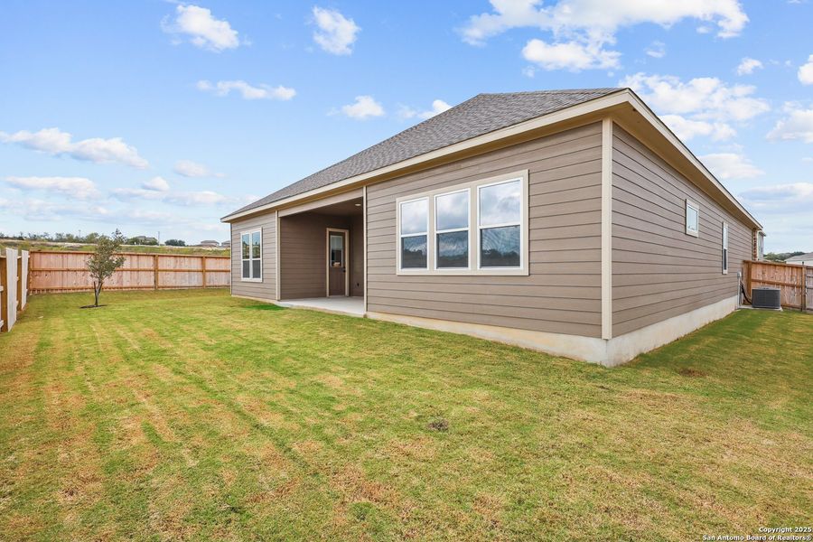 Exterior details and patio area of a home in Homestead, Schertz (Image 2).