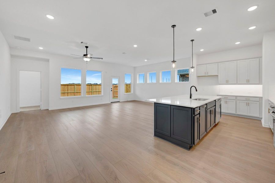 Spacious, unfurnished interior of a new home in The Grand Prairie 50’, Hockley (Image 22).