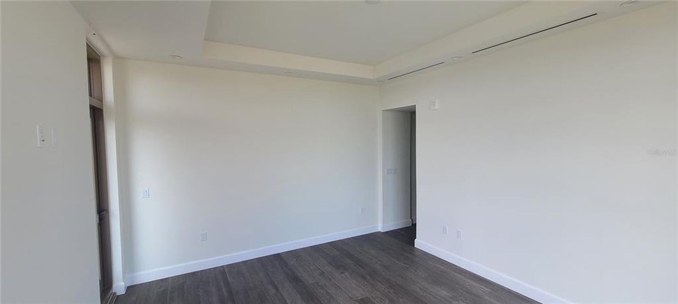Spacious, unfurnished interior of a new home in , St. Petersburg (Image 16). Spacious, unfurnished interior of a new home in , St. Petersburg (Image 16).