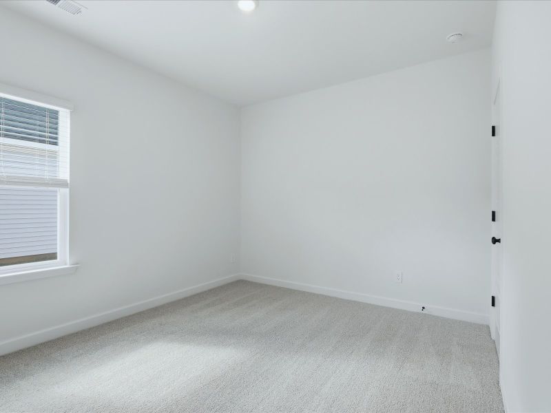 Spacious, unfurnished interior of a new home in Crown Pointe, Georgetown (Image 13).