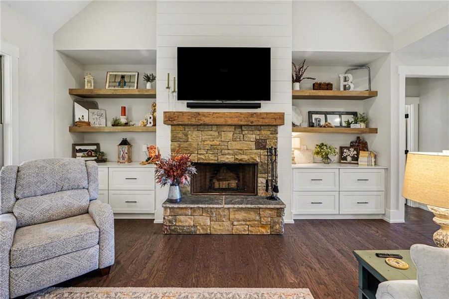 Furnished interior view inside a new home in , Williamson (Image 5).