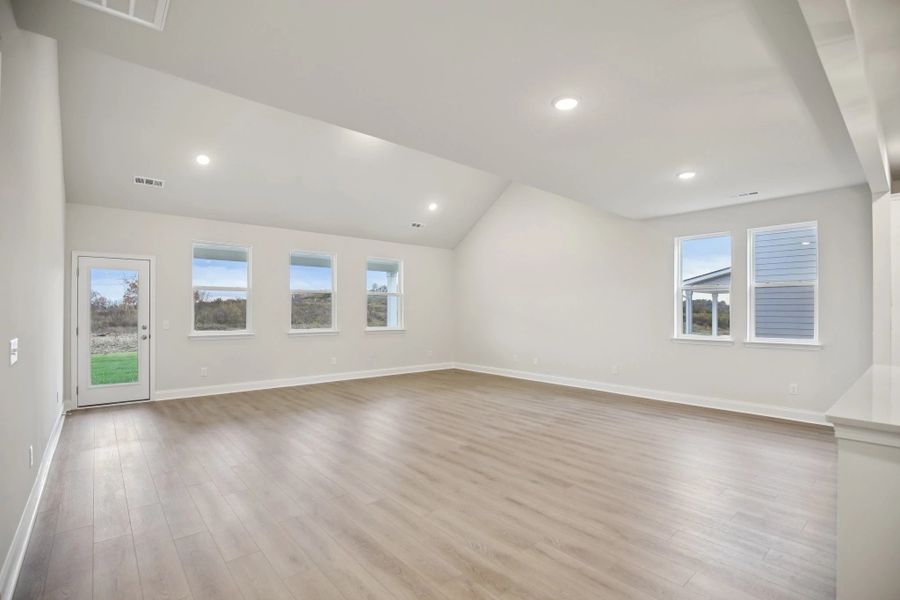 Spacious, unfurnished interior of a new home in Willow Landing, Mount Juliet (Image 23).