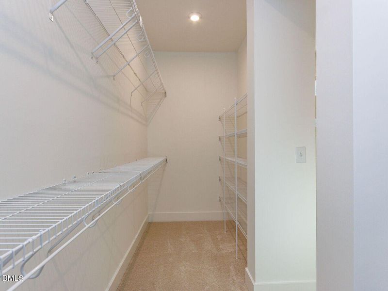 022-1280x960-primary-closet