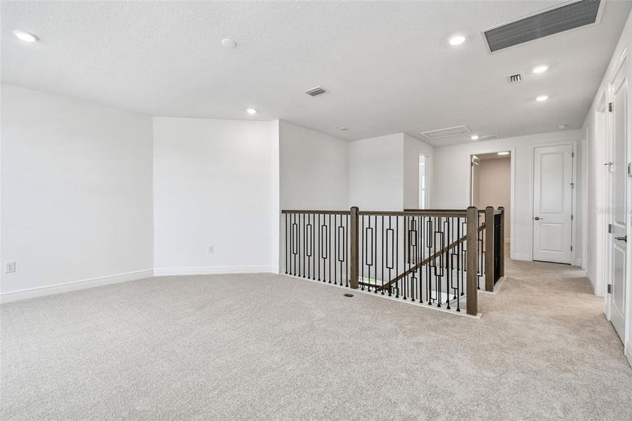 Spacious, unfurnished interior of a new home in Hawkstone, Sarasota (Image 31).