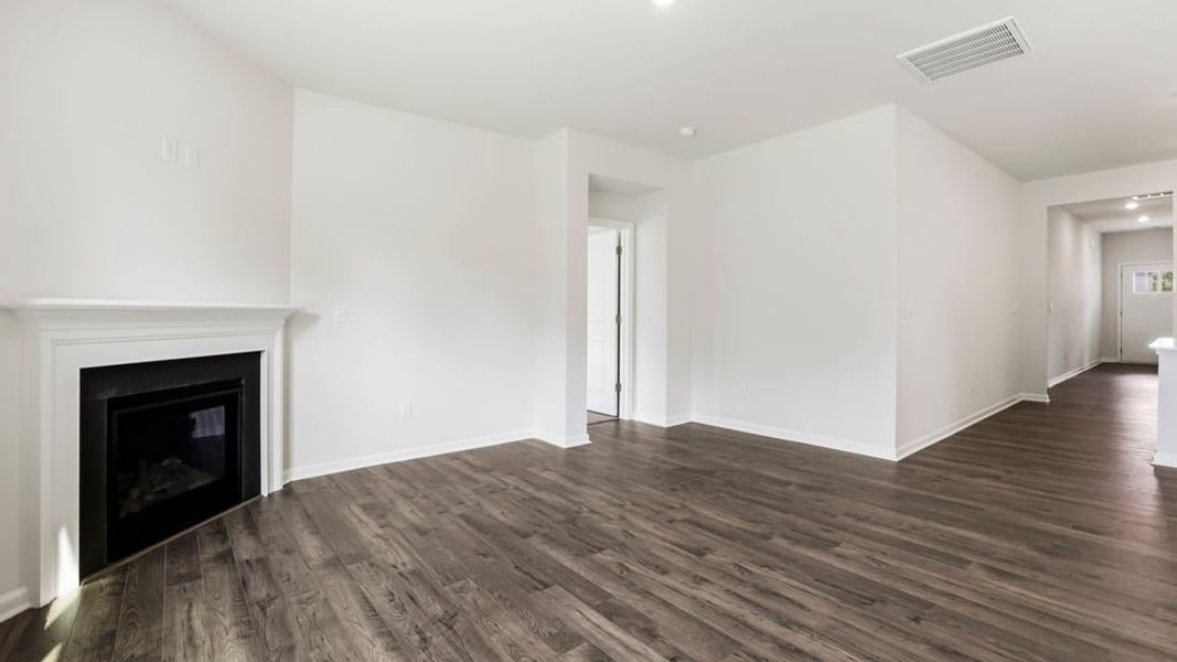Spacious, unfurnished interior of a new home in Hunters Ridge, Woodruff (Image 30).