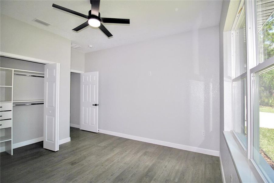 Spacious, unfurnished interior of a new home in , Sebring (Image 33).