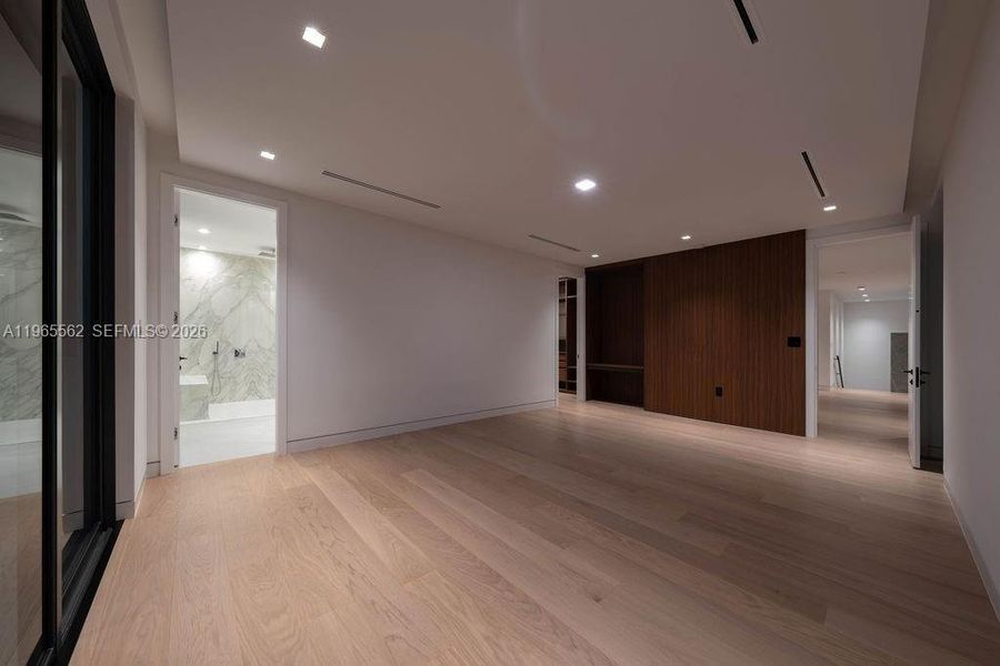Spacious, unfurnished interior of a new home in , Miami (Image 20).