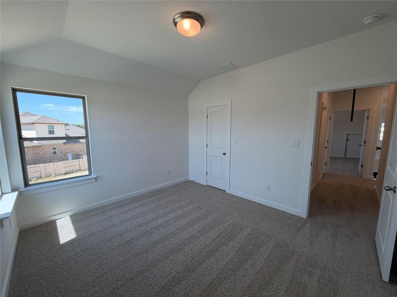 Spacious, unfurnished interior of a new home in Lariat, Liberty Hill (Image 26).