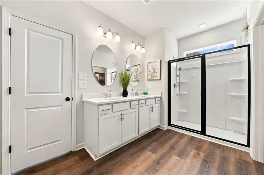 Furnished interior view inside a new home in , Jasper (Image 42).