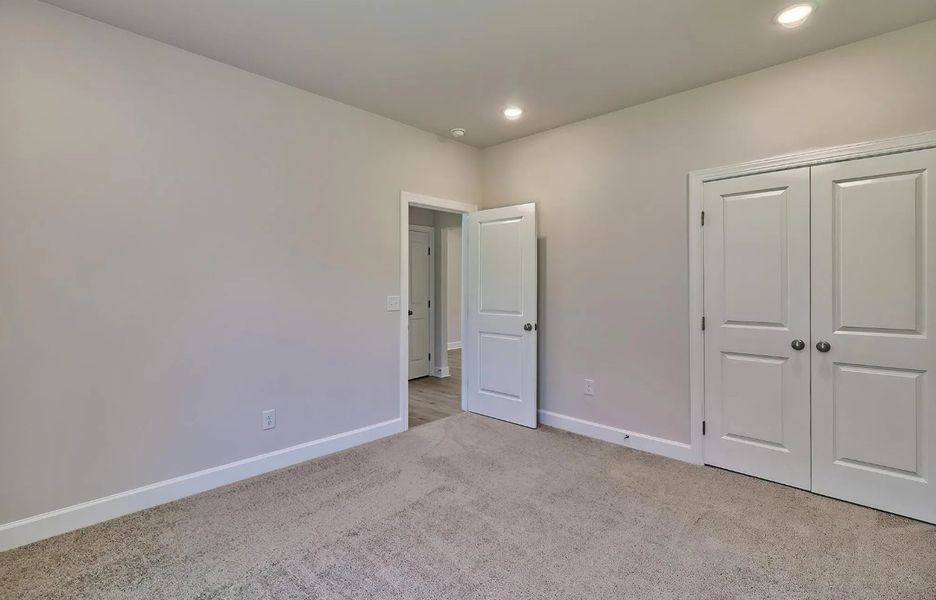 Spacious, unfurnished interior of a new home in Satchel Ford, Columbia (Image 20).