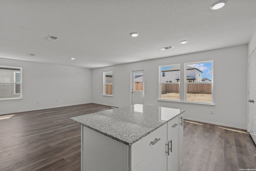 Spacious, unfurnished interior of a new home in Lily Springs, Seguin (Image 18).