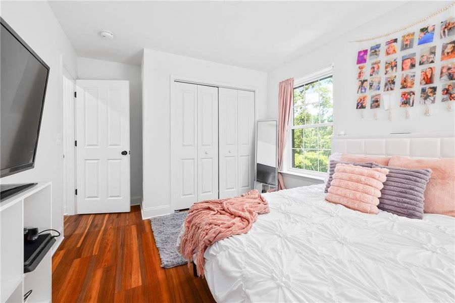 Furnished interior view inside a new home in , Jasper (Image 11).
