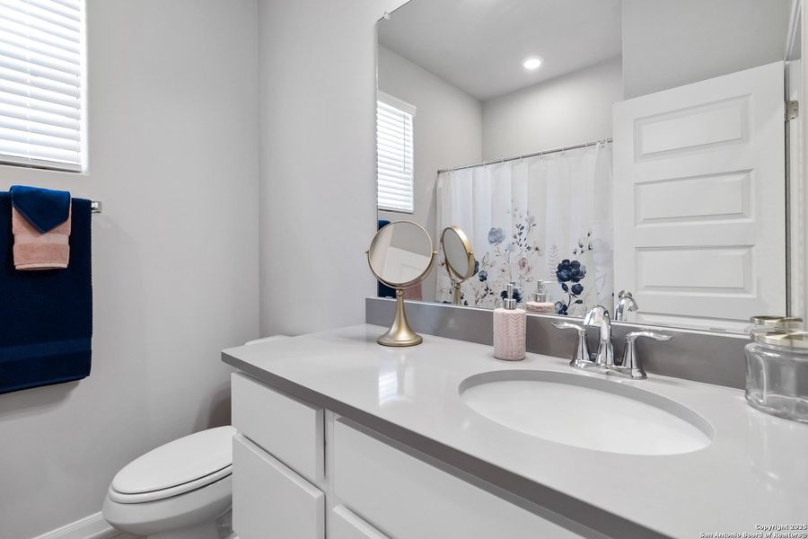 Furnished interior view inside a new home in Hannah Heights, Seguin (Image 6).