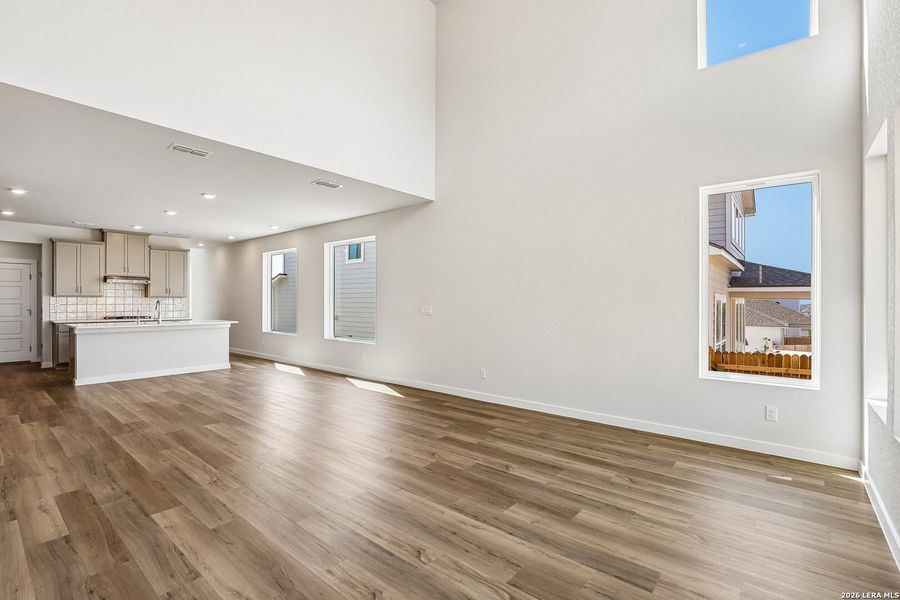 Spacious, unfurnished interior of a new home in Weston Oaks, San Antonio (Image 14).