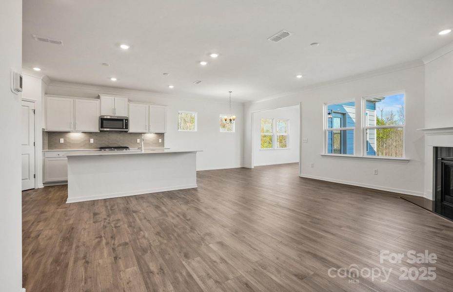 Spacious, unfurnished interior of a new home in Bryton, Huntersville (Image 10).