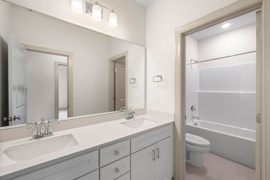 Representative furnished interior of a home built from the The Hampton by RobuckHomes in Baylee Ridge, Selma (Image 129).