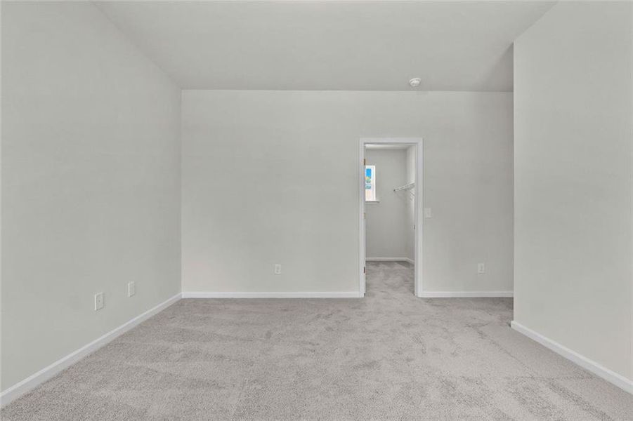 Spacious, unfurnished interior of a new home in North Haven, Rome (Image 17).