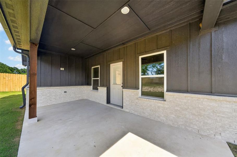 Exterior details and patio area of a home in , Troup (Image 25).