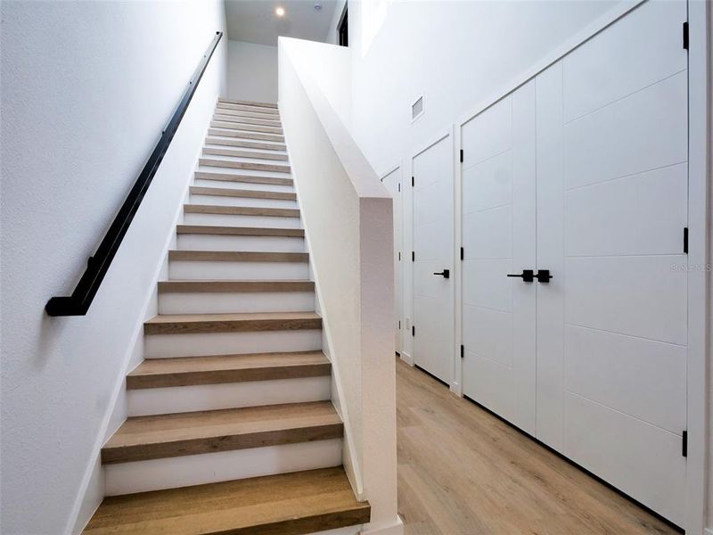 Spacious, unfurnished interior of a new home in , St. Petersburg (Image 35).