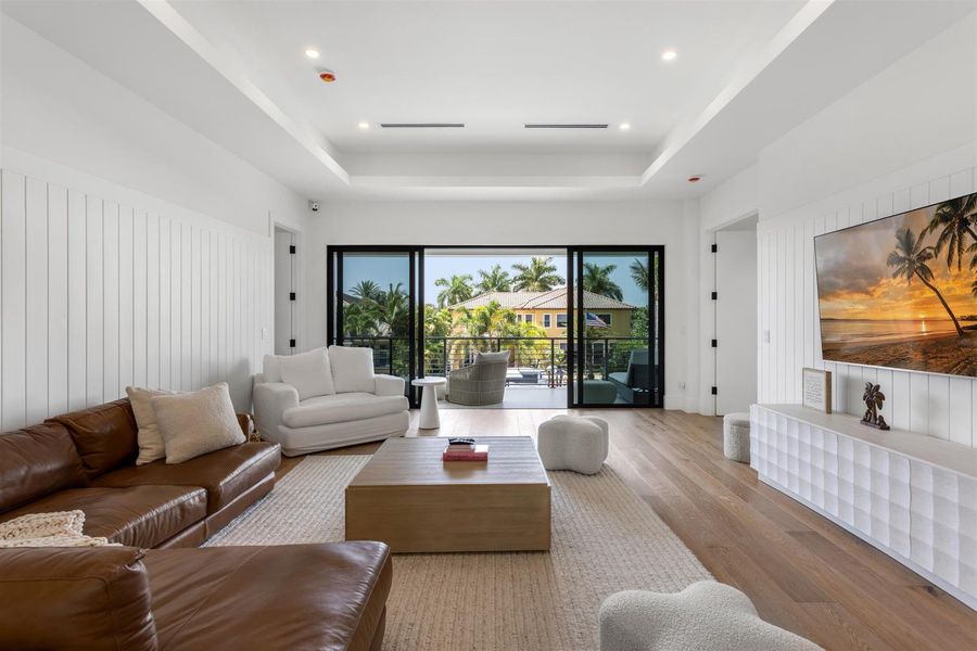 FAMILY_ROOM_STRAIGHT_TO_REAR