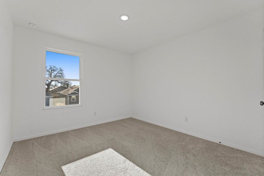 Spacious, unfurnished interior of a new home in Friendship Oaks, Fredericksburg (Image 29).