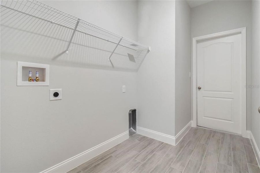 Spacious, unfurnished interior of a new home in , Kissimmee (Image 17).