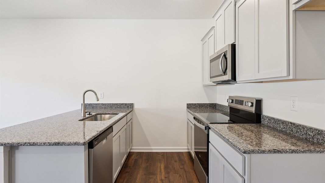 Furnished interior view inside a new home in Cherokee Crossing, Kodak (Image 5).