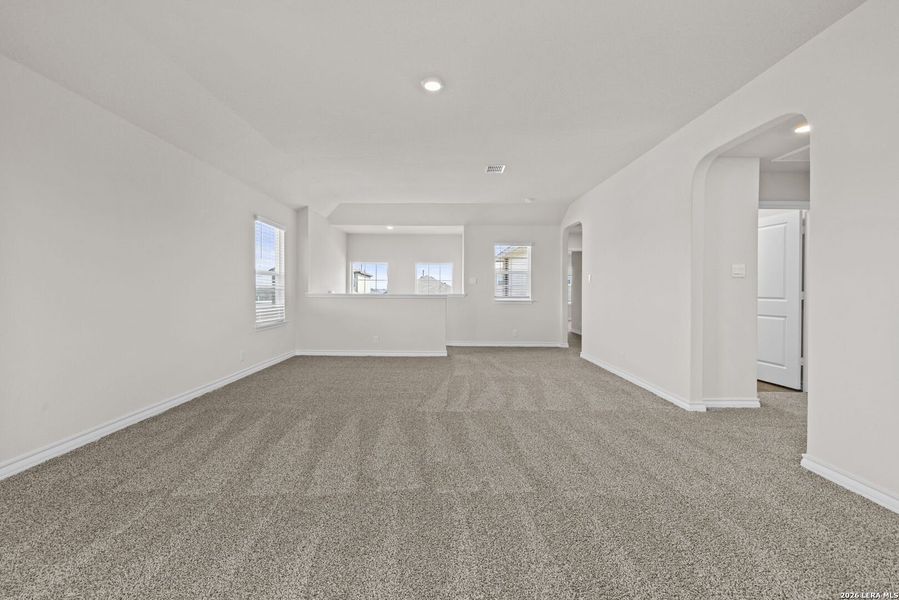 Spacious, unfurnished interior of a new home in Stonehill, San Antonio (Image 23).