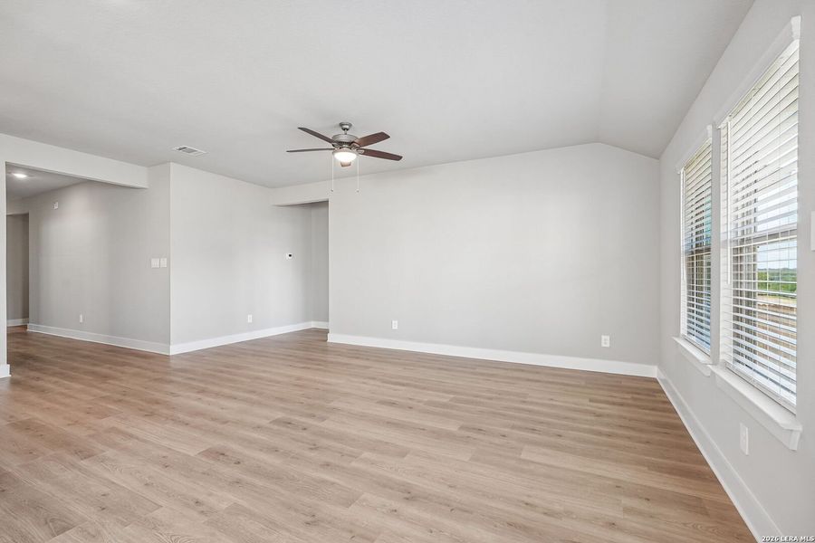 Spacious, unfurnished interior of a new home in Arcadia Ridge - Classic Series, San Antonio (Image 36).