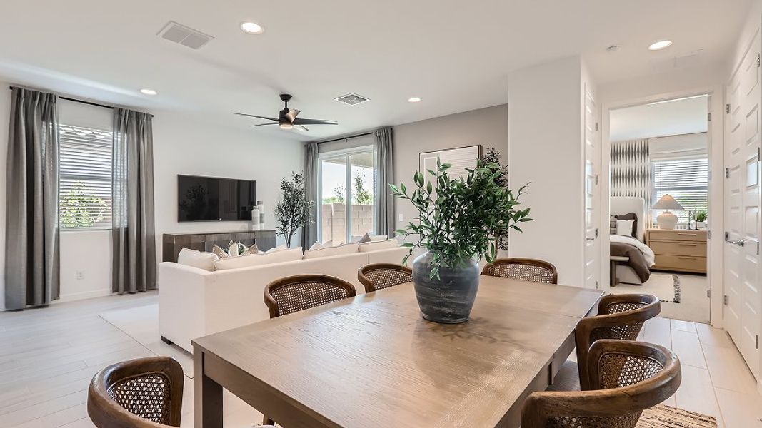 3580 Latitude Dining 2of2 F1 Base7