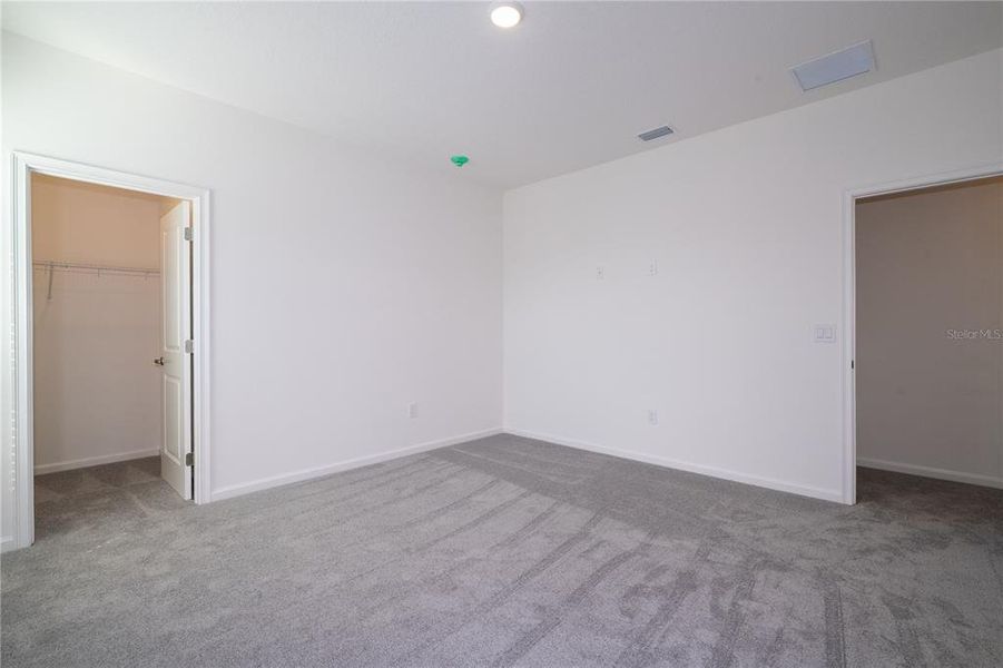 Spacious, unfurnished interior of a new home in , Orlando (Image 51).