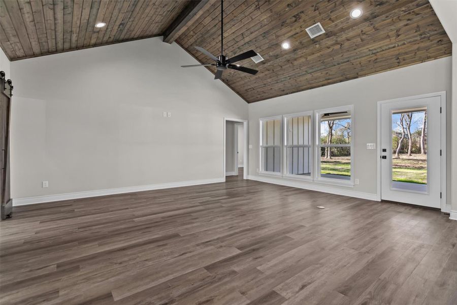 Spacious, unfurnished interior of a new home in , Grapeland (Image 23).