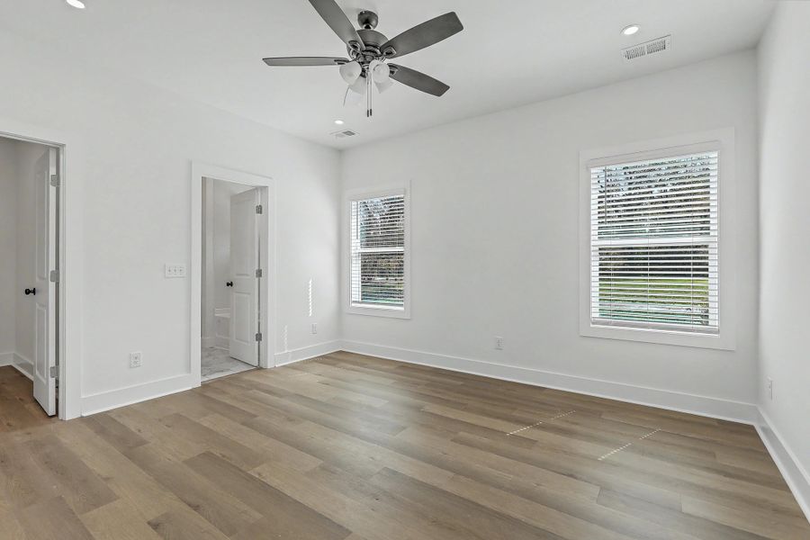 Spacious, unfurnished interior of a new home in , Walterboro (Image 16).