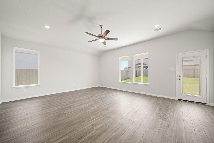 Spacious, unfurnished interior of a new home in Bluestem, Brookshire (Image 9).