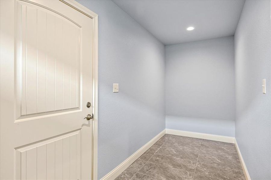 Spacious, unfurnished interior of a new home in , Granbury (Image 16). Spacious, unfurnished interior of a new home in , Granbury (Image 16).