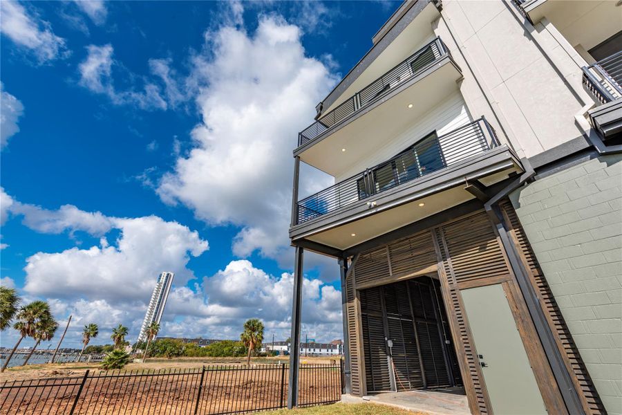 Garage that opens from front and back