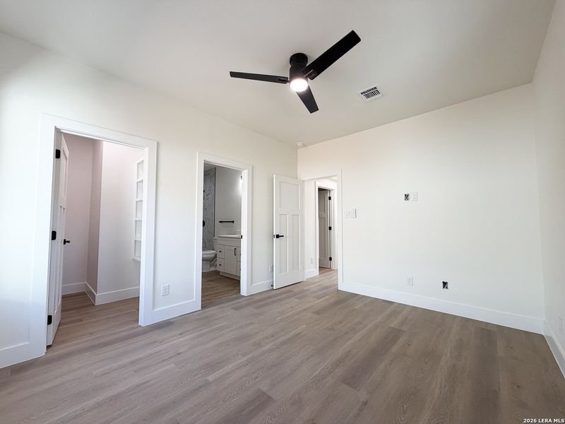 Spacious, unfurnished interior of a new home in , San Antonio (Image 23).