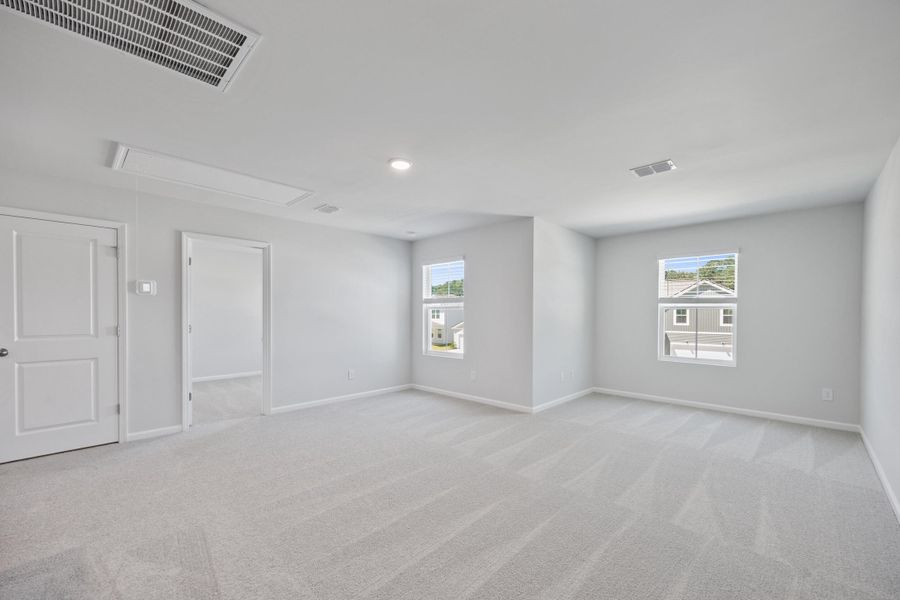 Spacious, unfurnished interior of a new home in Bradford Pointe, Summerville (Image 14).