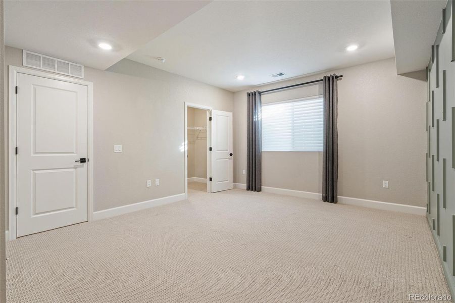 Spacious, unfurnished interior of a new home in Farmlore, Brighton (Image 30).