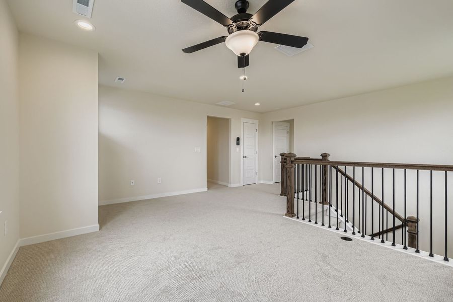 Spacious, unfurnished interior of a new home in Sterling Ranch 50s, Colorado Springs (Image 26).